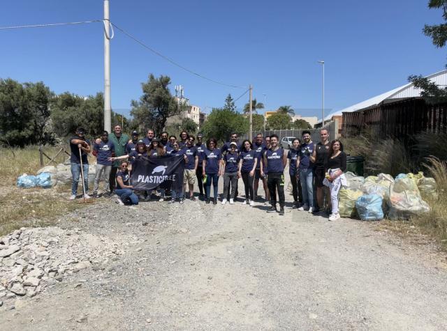 Plastic Free, a Lazzaro rimossi oltre 140 sacchi di rifiti