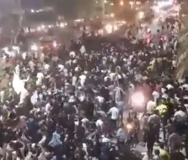 Bankimpresanews.com- Protests And Tension In Iran Continue Sunday Evening